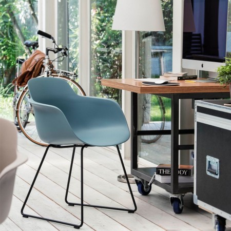 Sicla – Chaise avec coque en plastique et pied traîneau en métal, idéale pour un style moderne et aérien 2