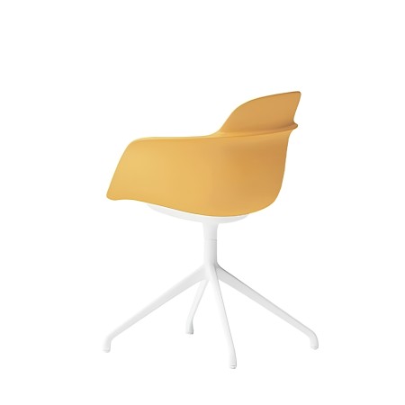 Chaise Sicla de profil - colorée jaune et pieds en étoile blancs
