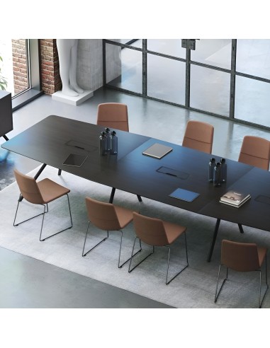 Grande table de réunion ARQUS noire avec chaises design et connectique intégrée