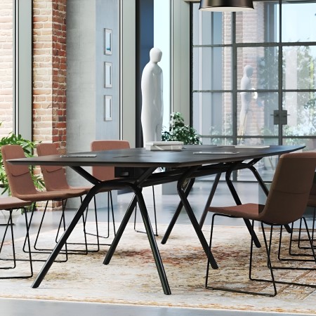 Grande table de réunion ARQUS noire avec chaises design et connectique intégrée