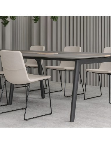 Table de réunion noir avec chaises beiges Nova Wood