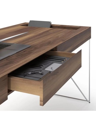 Détail du tiroir plumier doublé de cuir véritable