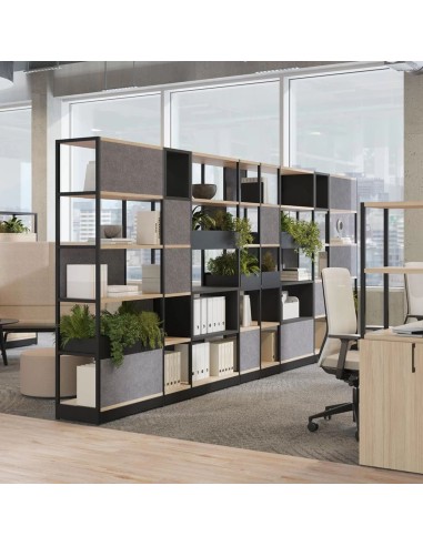 Etagères COMBUS dans un open space avec bureau et table basse