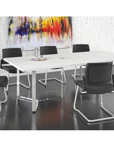 Table PLANA blanche de réunion avec pieds chromés et chaises noires design