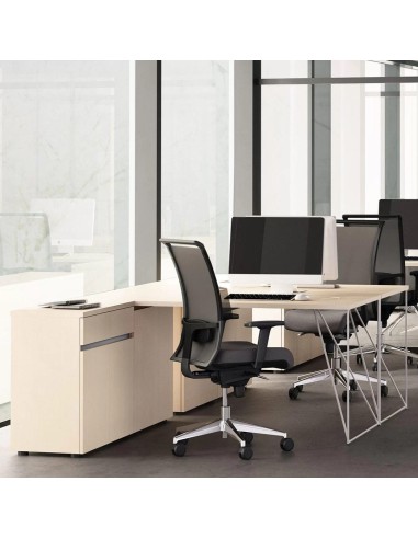 Bureau AIR moderne avec caisson latéral et chaise ergonomique en open space