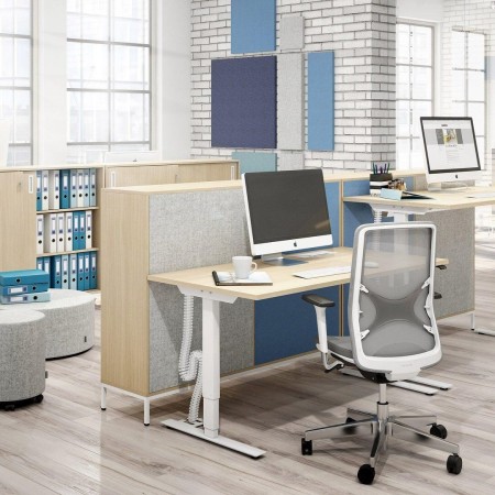 Bureaux réglables EASY avec rangements CHOICE et sièges ergonomiques WIND