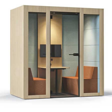 Cabine acoustique avec 2 fauteuils oranges, table et un écran mural intégré SILENT ROOM M