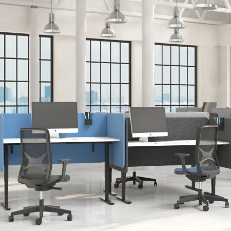 Bureau blanc avec cloison acoustique bleu DESK 760 2