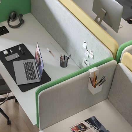 Séparation de bureaux TOP530 avec écrans acoustiques verts et jaunes pour une meilleure concentration
