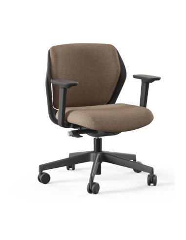 Chaise marron en profil avec accoudoirs