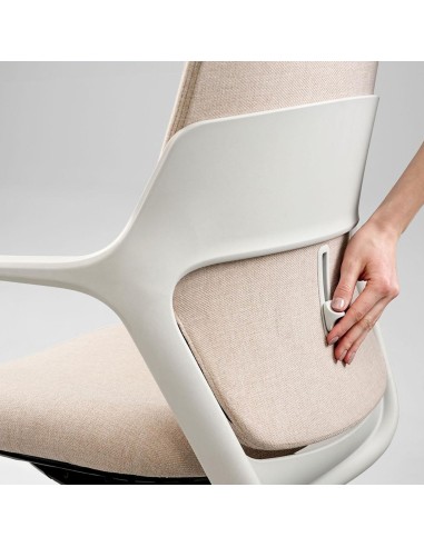 Réglage lombaire d’une chaise beige