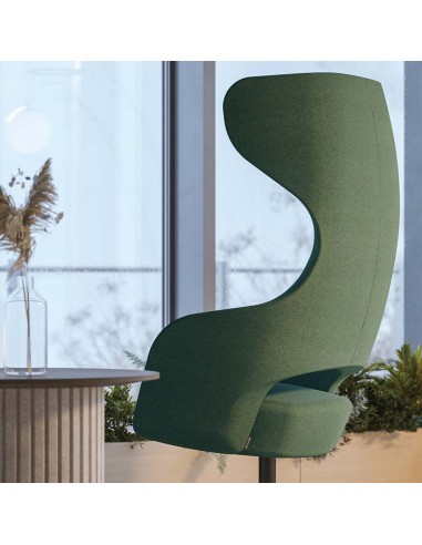 Chaise Sandie verte sculpturale en espace détente