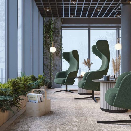 Chaises vertes design modèle Sandie dans un espace lumineux