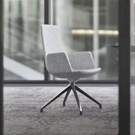 Chaises North Cape en situation dans un environnement de coworking – North Cape