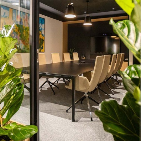 Modèle North Cape pivotant avec accoudoirs tissu, vue de face – North Cape 2