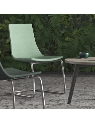Chaise North Cape porte-à-faux verte – assise design pour terrasse ou espace détente extérieur