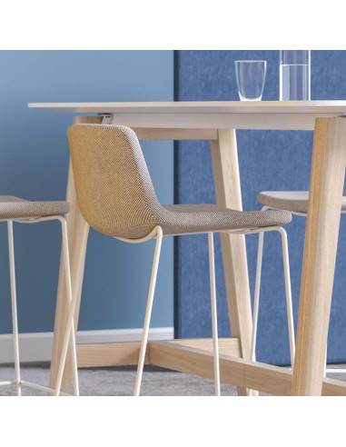 Tabouret TWIST&SIT bois et tissu – alliance naturelle pour espaces chaleureux et contemporains.
