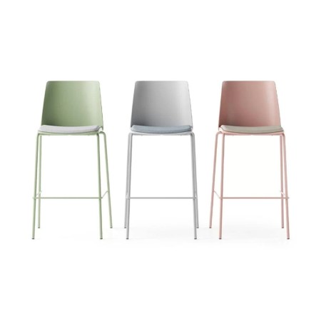 Tabourets Polytone L disponibles en gris, noir et rose pastel