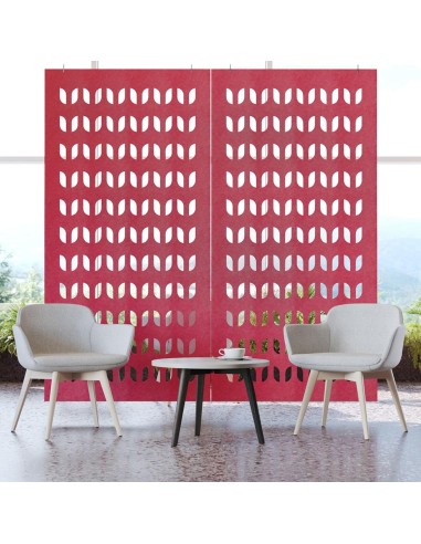 Cloisons acoustiques verticales en feutre avec suspensions métalliques rose