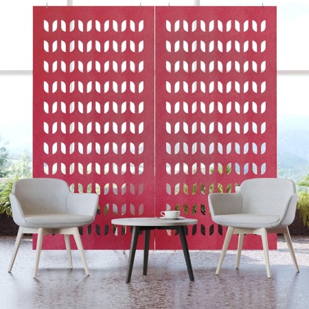 Cloisons acoustiques verticales en feutre avec suspensions métalliques rose