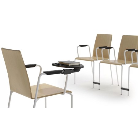 Coin détente équipé de chaises Moon Wood avec accoudoirs et dossier haut – Moon Wood