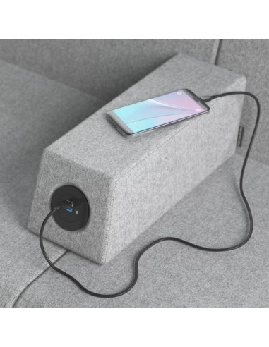 Détail d'un accoudoir avec prise électrique intégrée pour système modulaire SOFT ROCK