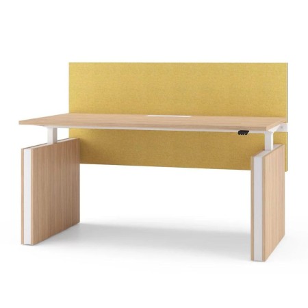 Bureau réglable bois clair avec cloison acoustique jaune et pieds panneaux
