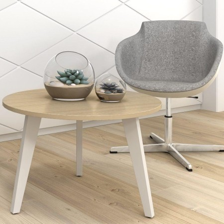 Salle d'accueil avec chaises design TULA en tissu