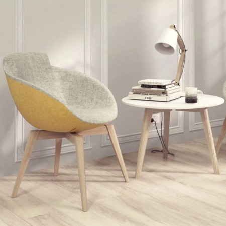 Fauteuil visiteur TULA avec pieds en bois et assise confortable et design