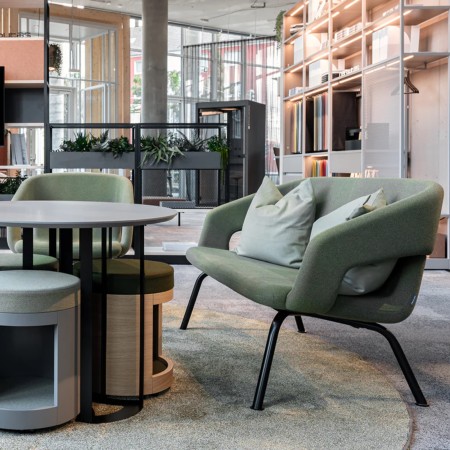 canapé 2 places TWIST&SIT en tissu vert pastel avec piètement métal noir 2