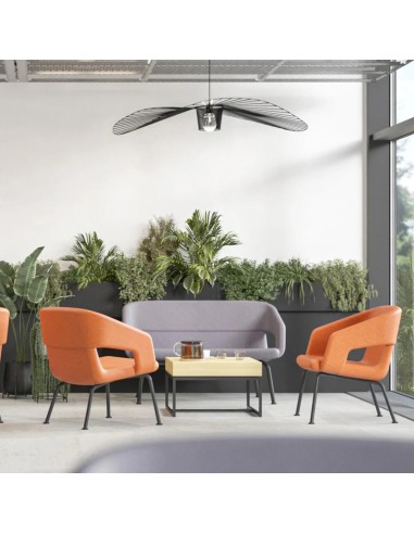 ensemble TWIST&SIT avec banquette grise et chaises orange dans espace détente entreprise