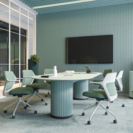 Table de réunion 8 personnes avec colonnes acoustiques sur fond blancs - PARTHOS 2