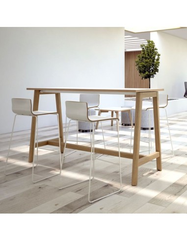 Chaises hautes en bois clair et piétement blanc MOON WOOD pour comptoirs