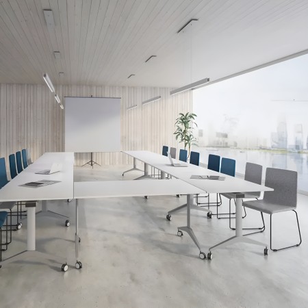 Chaise Moon tissu bleu avec base traîneau noire, vue latérale – Moon 2