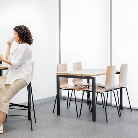 Chaises Moon Wood salle de pause et restauration
