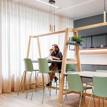 	Tabouret haut en plastique vert pastel – Polytone L 2