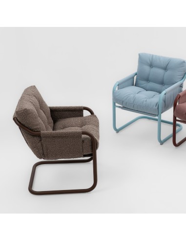 Deux chaises Barbara en tissu marron et bleu clair côte à côte – Barbara