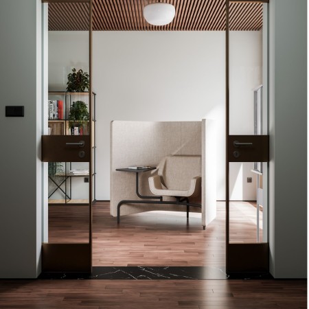 Fauteuil Booi Workstation gris dans un espace de travail contemporain – Booi Workstation