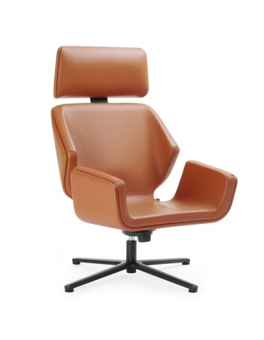 Fauteuil Booi Lounge en cuir camel avec repose-pieds assorti, vue de trois quarts avant – Booi Lounge