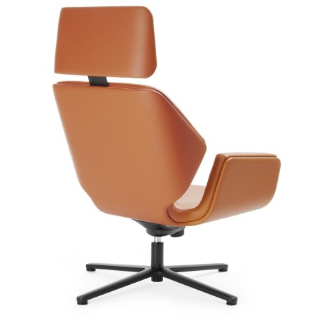 Fauteuil Booi Lounge en cuir camel avec repose-pieds assorti, vue latérale droite – Booi Lounge