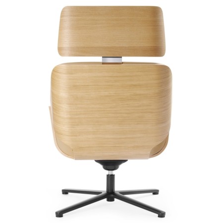 Fauteuil Booi Lounge en finition bois clair avec repose-pieds assorti, vue arrière – Booi Lounge