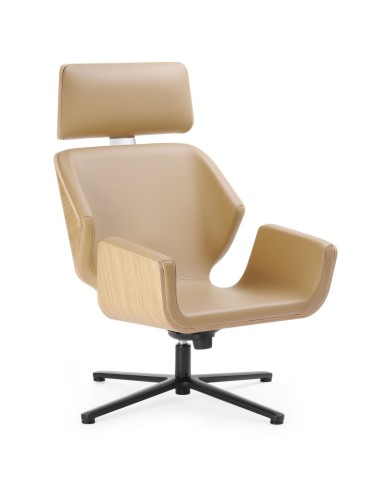Fauteuil Booi Lounge en finition bois clair avec repose-pieds assorti, vue de trois quarts avant – Booi Lounge