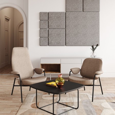 Fauteuils Epocc Lounge disposés autour d’une grande table de réunion – Epocc Lounge