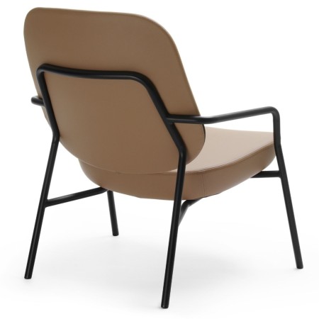 Détail de l’accoudoir en bois du fauteuil Epocc Lounge – Epocc Lounge