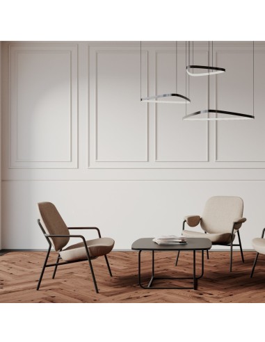 Deux fauteuils Epocc Lounge autour d’une table basse dans un salon contemporain – Epocc Lounge