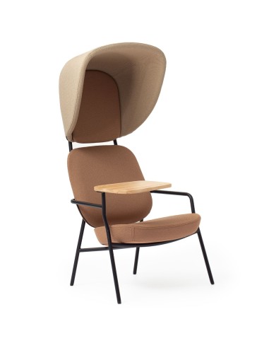 Fauteuil Epocc Lounge en tissu beige, vue de trois quarts avant – Epocc Lounge