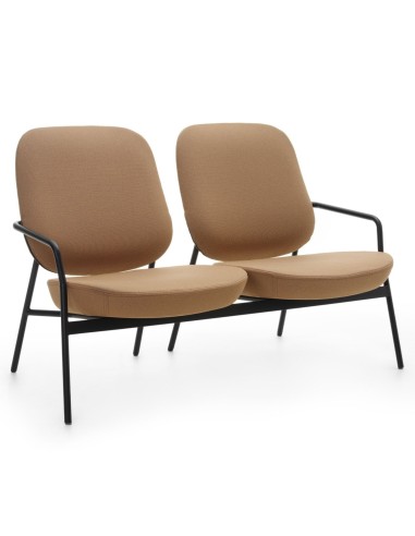 Deux fauteuils Epocc Lounge en tissu beige, vue de trois quarts avant – Epocc Lounge