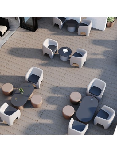 Fauteuils Gummy Bear en plastique recyclé rose clair dans un salon moderne – Gummy Bear