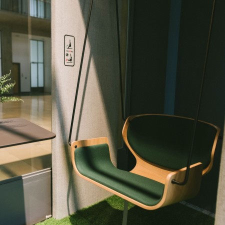 Détail de la fixation d’assise du Social Swing – Social Swing