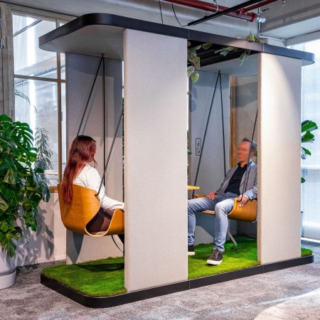 Social Swing vert en extérieur dans un espace collaboratif – Social Swing